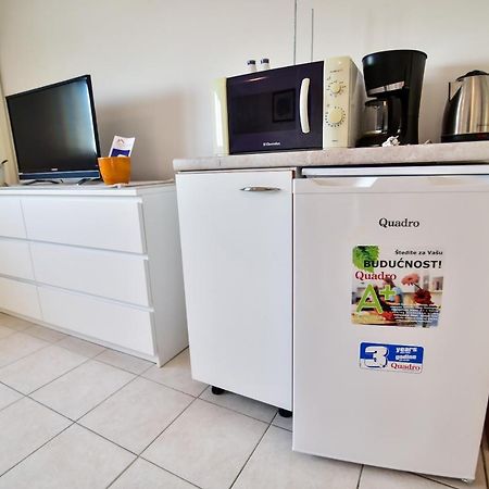 Apartmani Luna Vir Eksteriør bilde