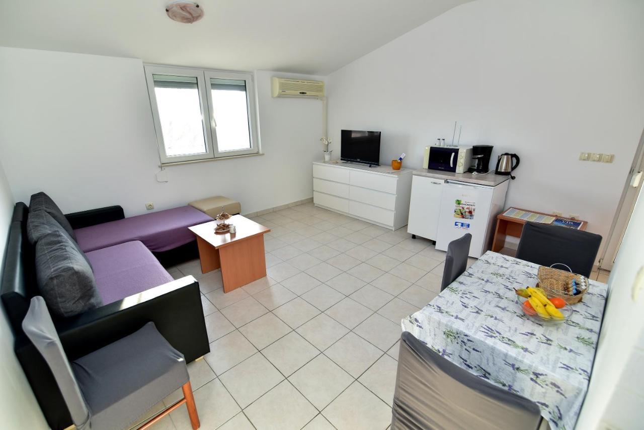 Apartmani Luna Vir Eksteriør bilde
